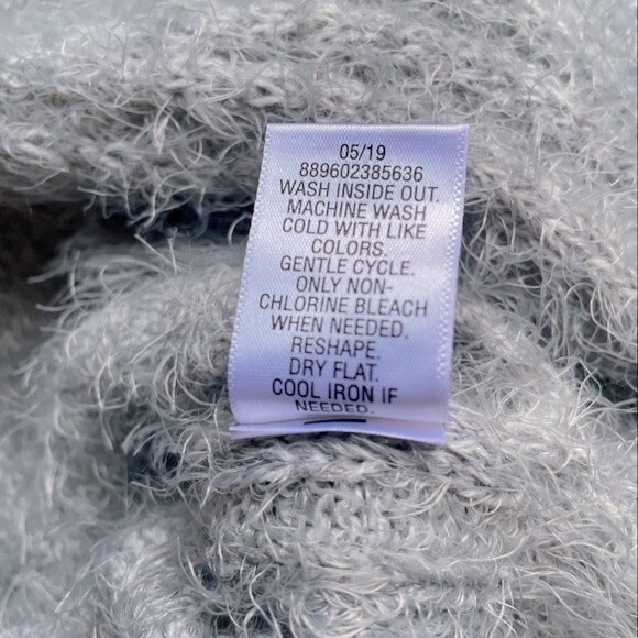 Candies Y2K Cropped Eyelash Sweater Light Gray Women’s Size Small Fluffy Cozy - Picture 8 of 9
